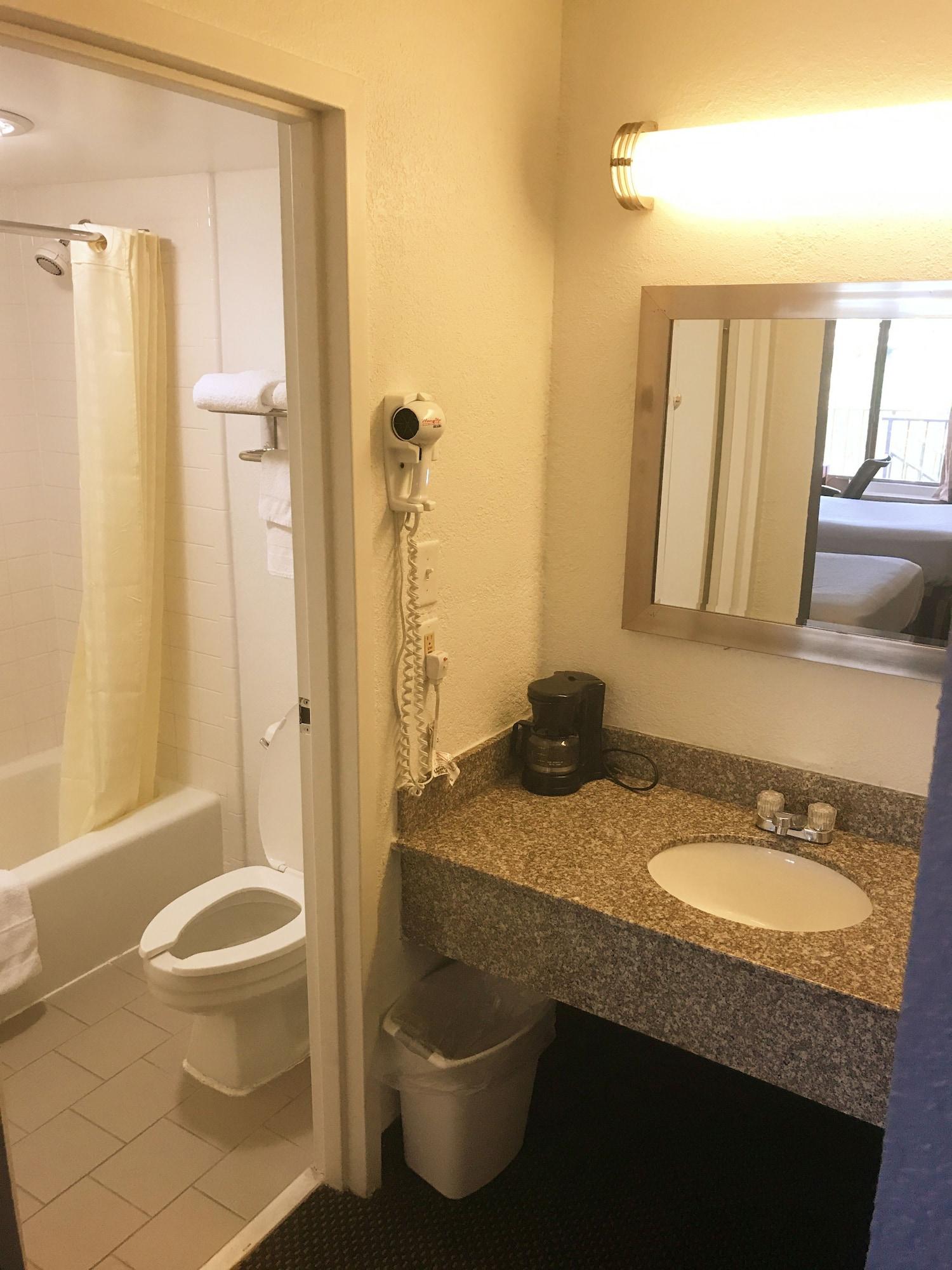 Days Inn&Suites Mobile Tillmans Corner Extérieur photo