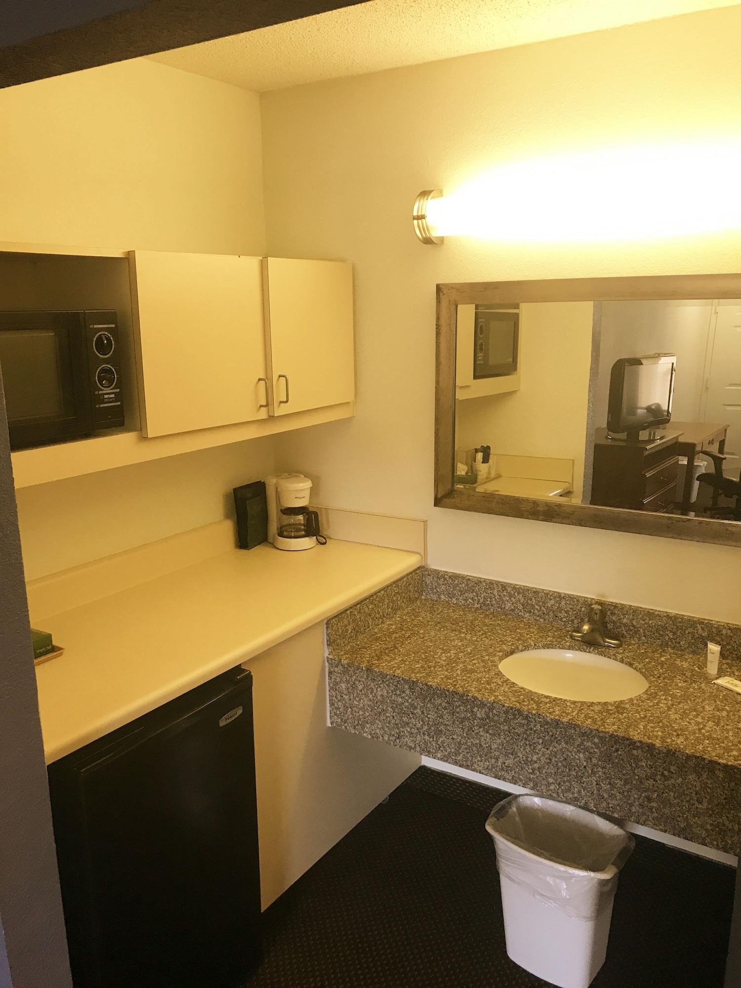 Days Inn&Suites Mobile Tillmans Corner Extérieur photo