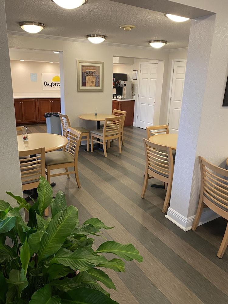 Days Inn&Suites Mobile Tillmans Corner Extérieur photo