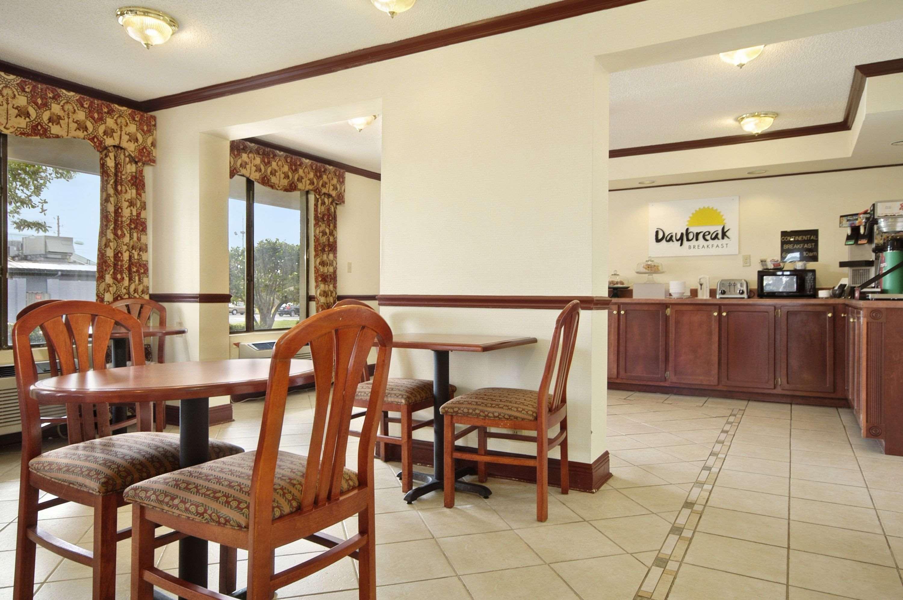Days Inn&Suites Mobile Tillmans Corner Extérieur photo