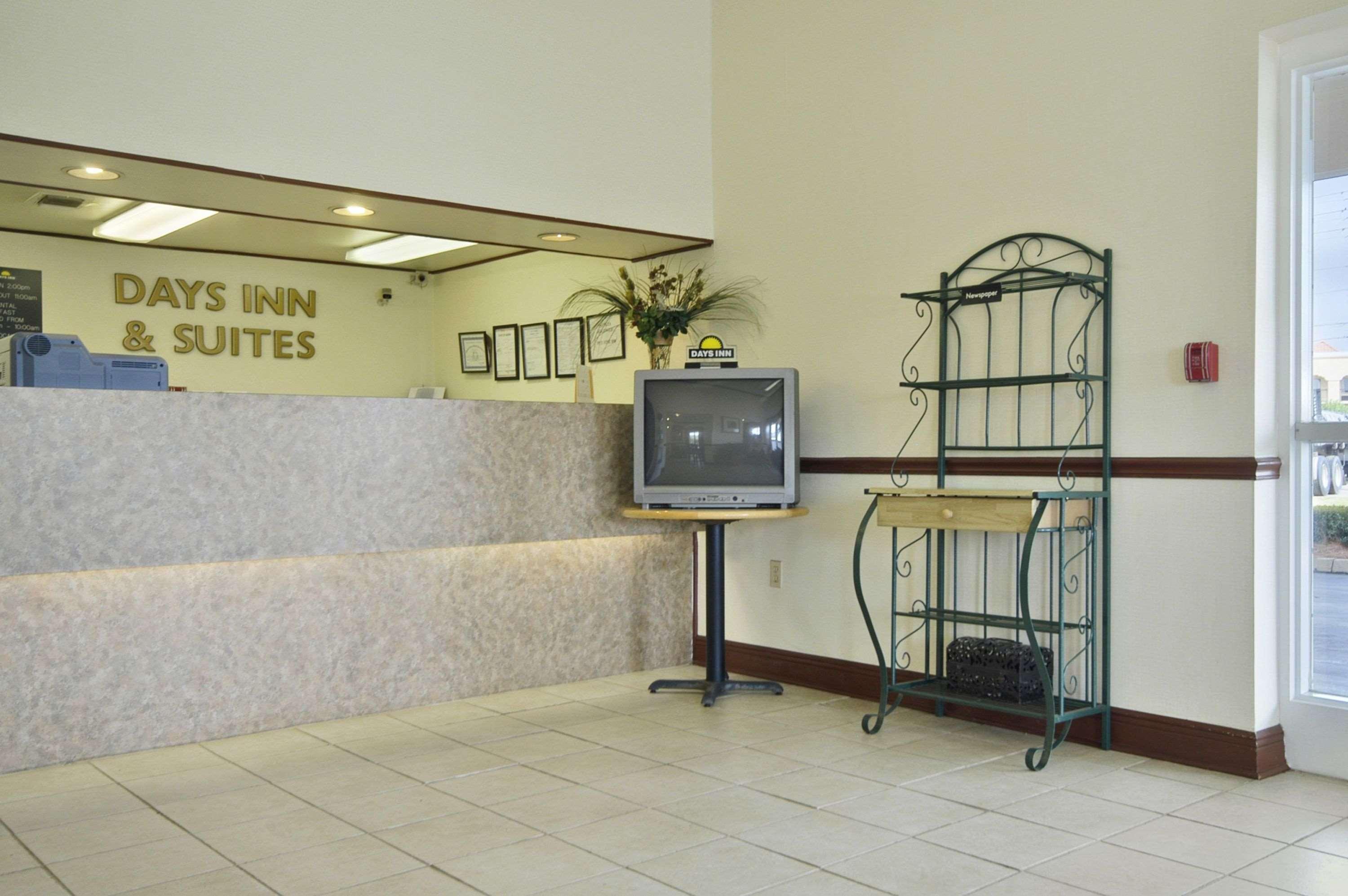 Days Inn&Suites Mobile Tillmans Corner Extérieur photo