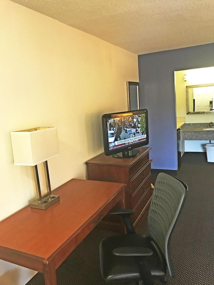Days Inn&Suites Mobile Tillmans Corner Extérieur photo