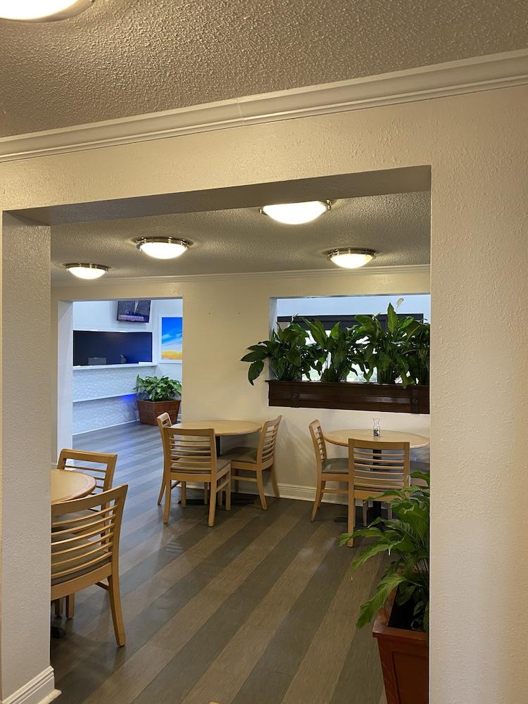 Days Inn&Suites Mobile Tillmans Corner Extérieur photo
