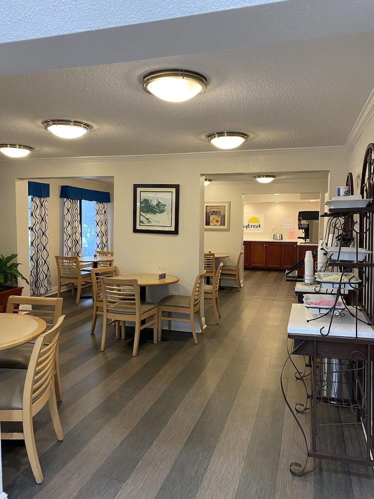 Days Inn&Suites Mobile Tillmans Corner Extérieur photo