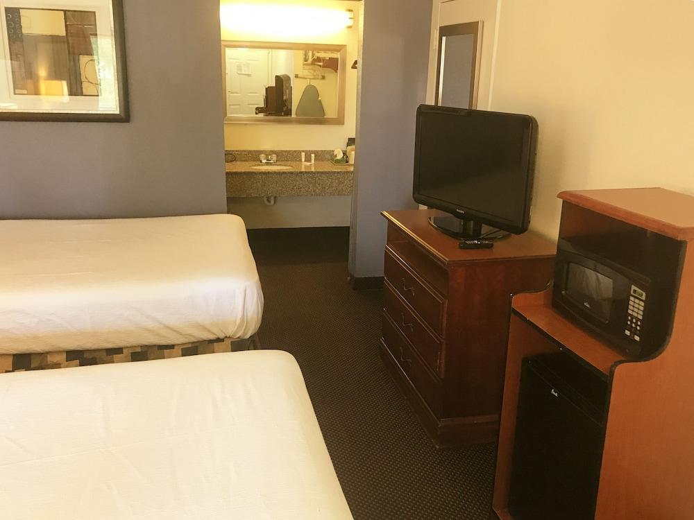 Days Inn&Suites Mobile Tillmans Corner Extérieur photo