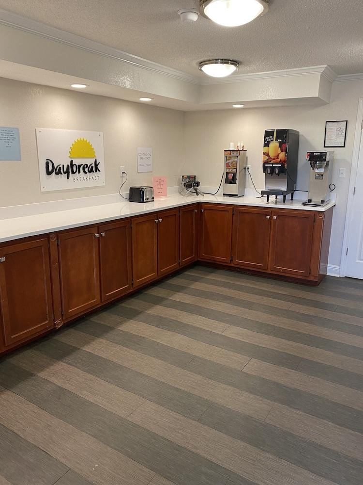 Days Inn&Suites Mobile Tillmans Corner Extérieur photo