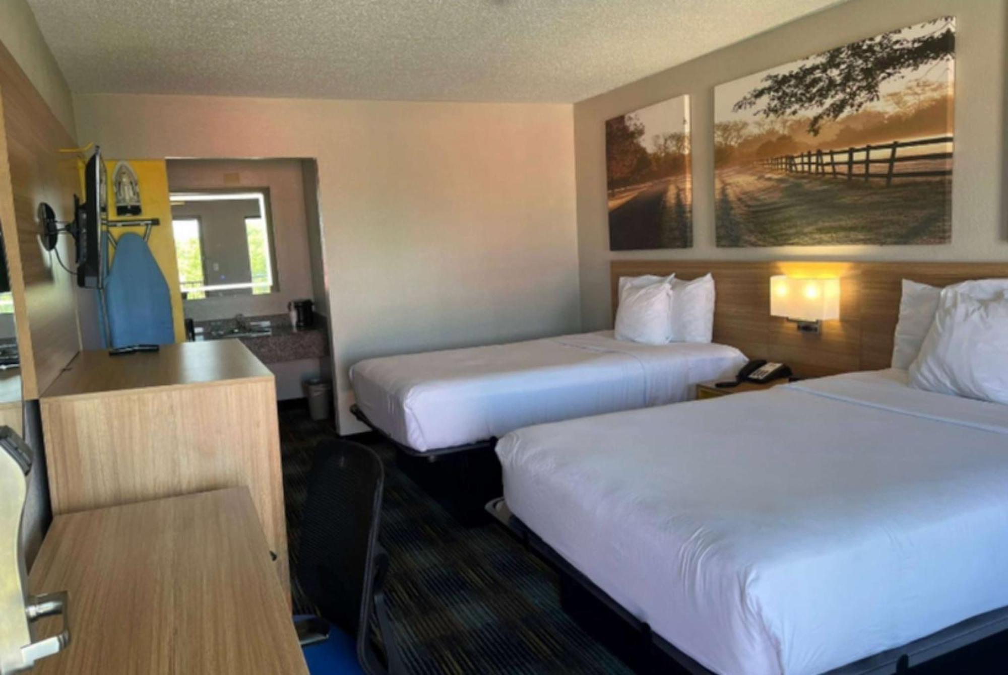 Days Inn&Suites Mobile Tillmans Corner Extérieur photo