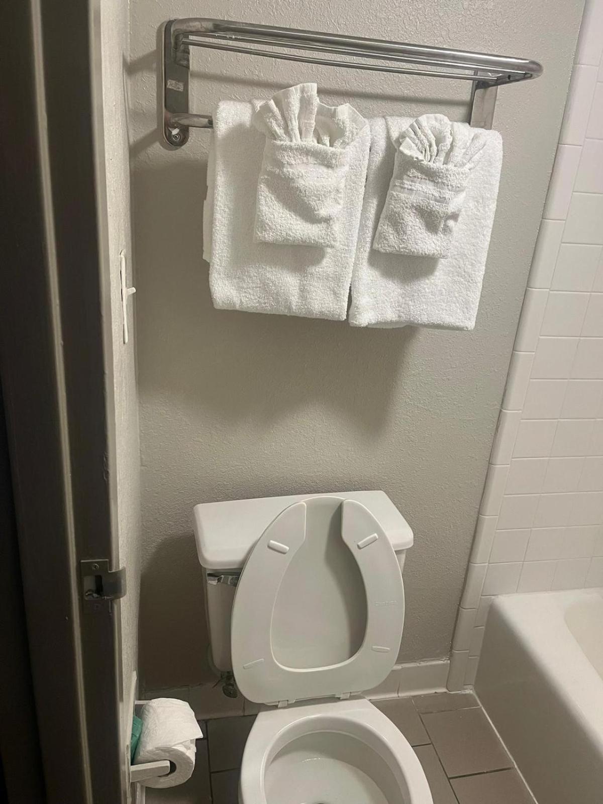 Days Inn&Suites Mobile Tillmans Corner Extérieur photo