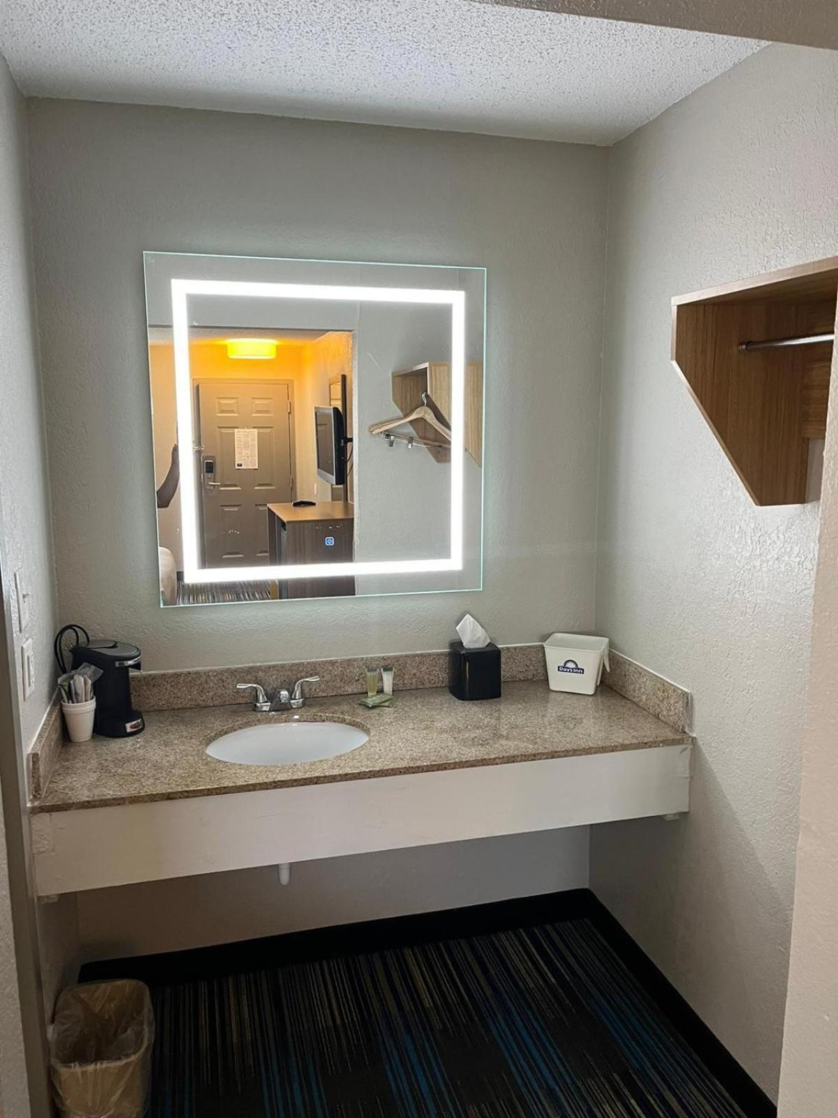 Days Inn&Suites Mobile Tillmans Corner Extérieur photo