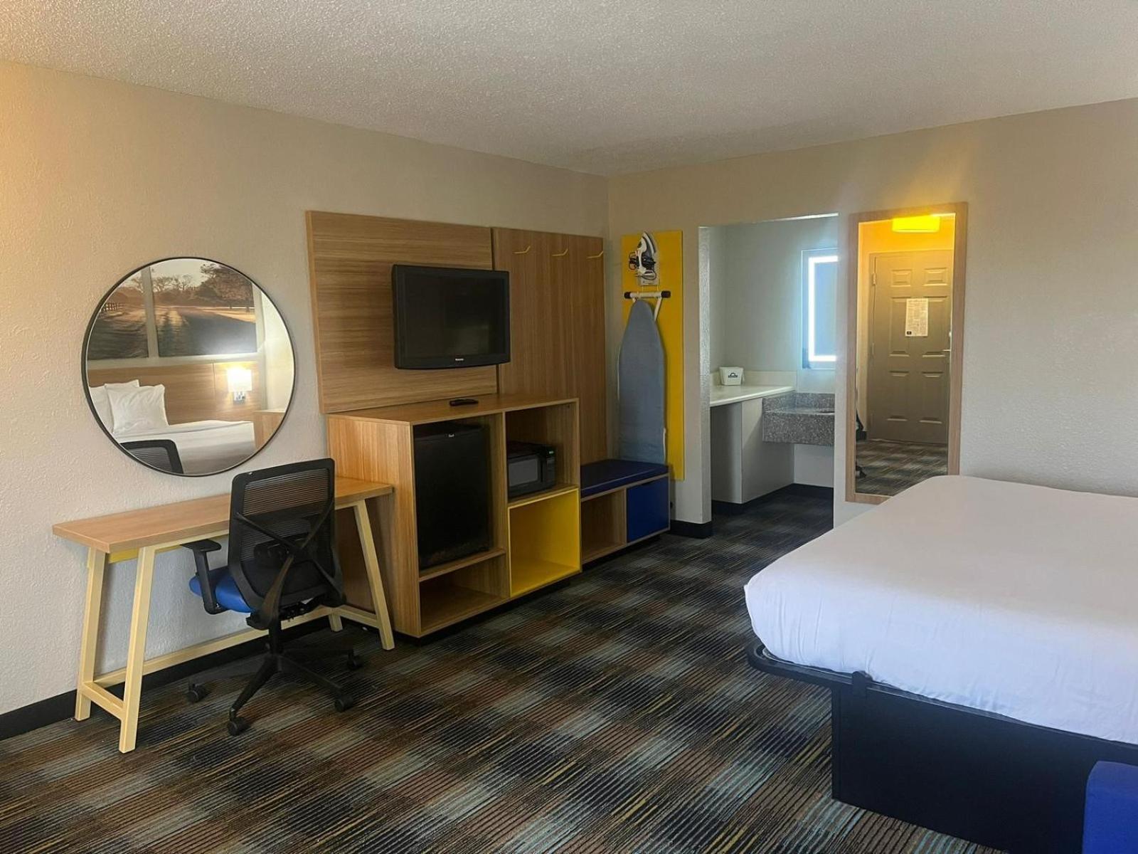 Days Inn&Suites Mobile Tillmans Corner Extérieur photo