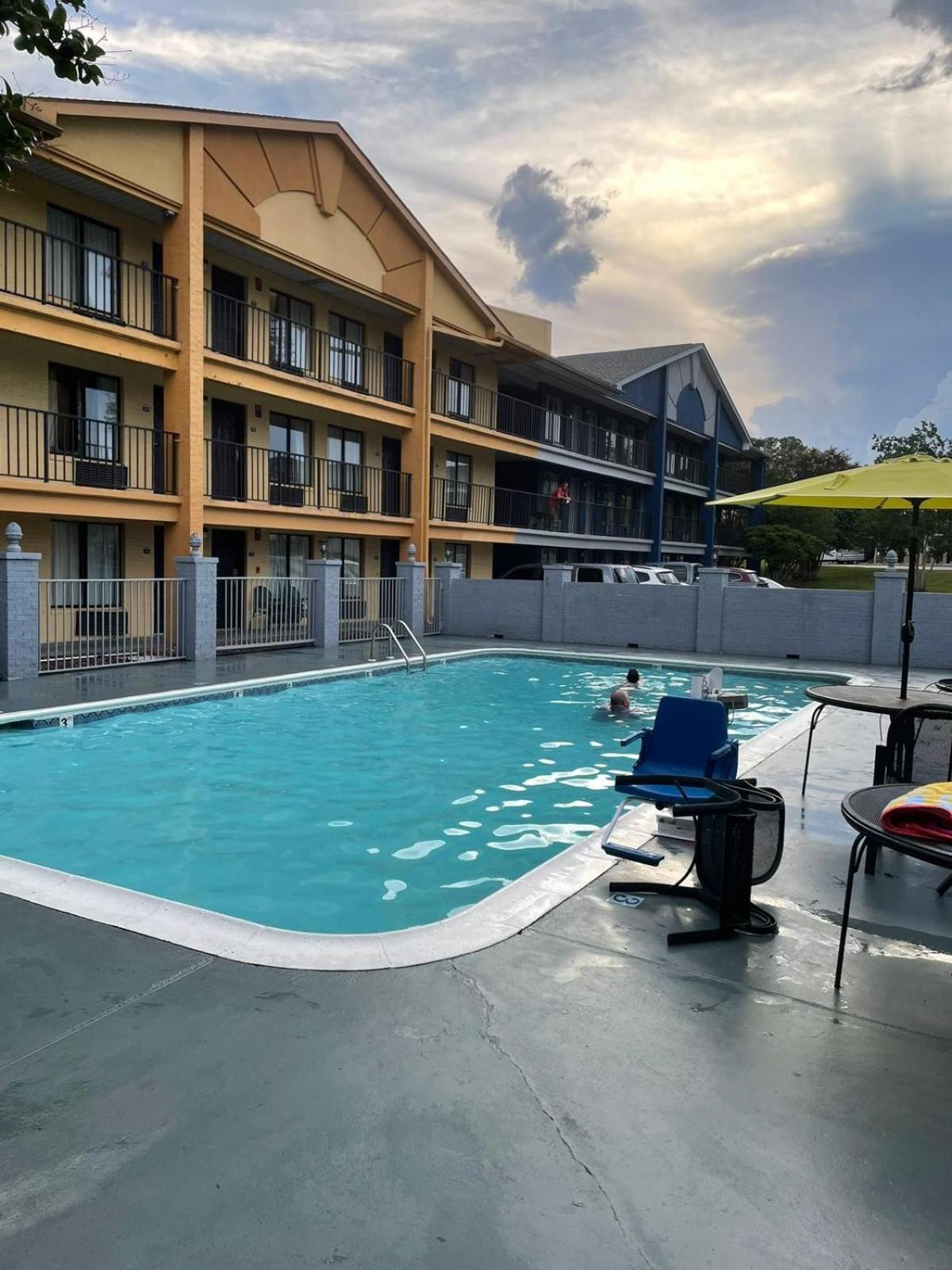 Days Inn&Suites Mobile Tillmans Corner Extérieur photo