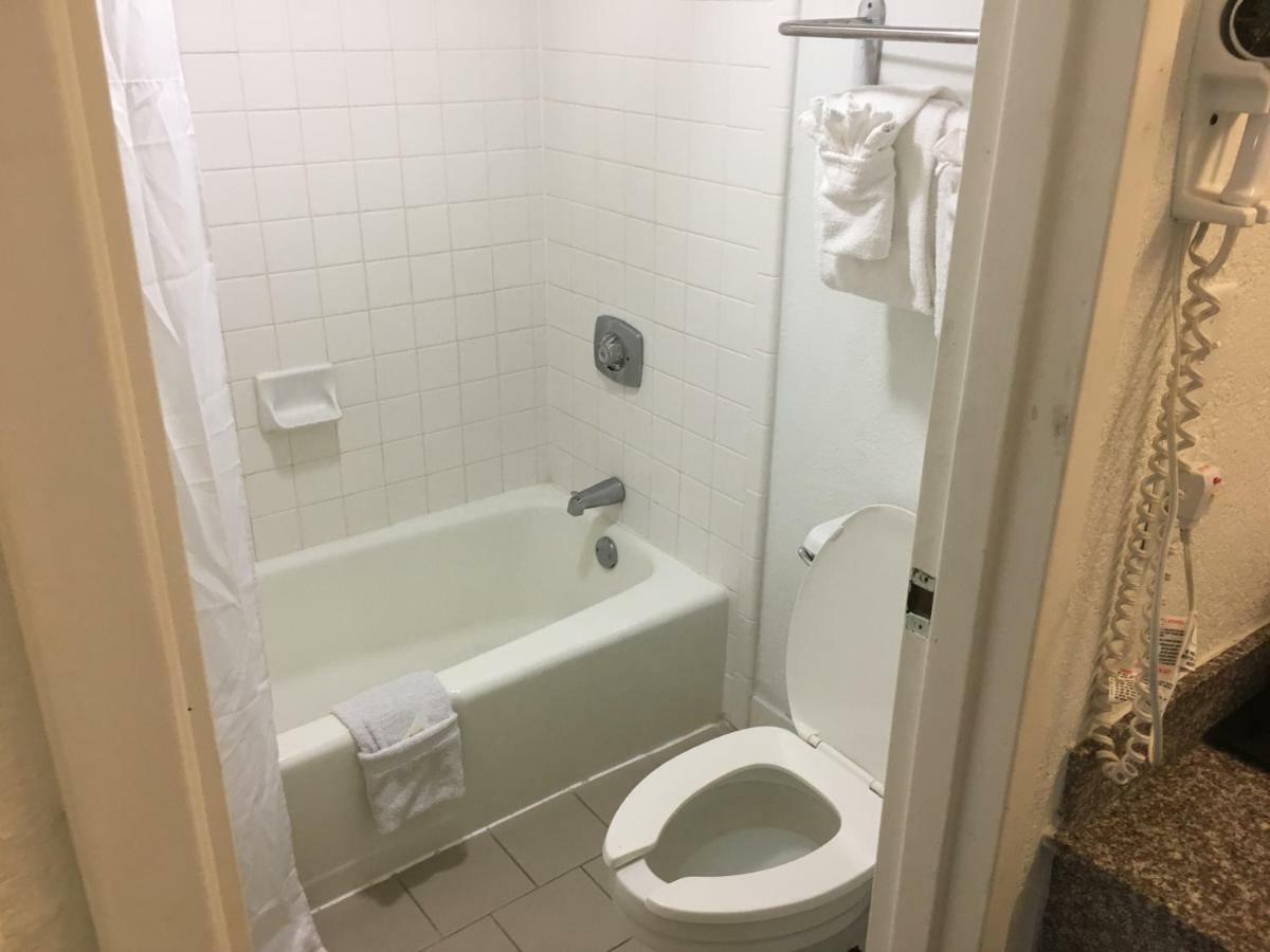 Days Inn&Suites Mobile Tillmans Corner Extérieur photo