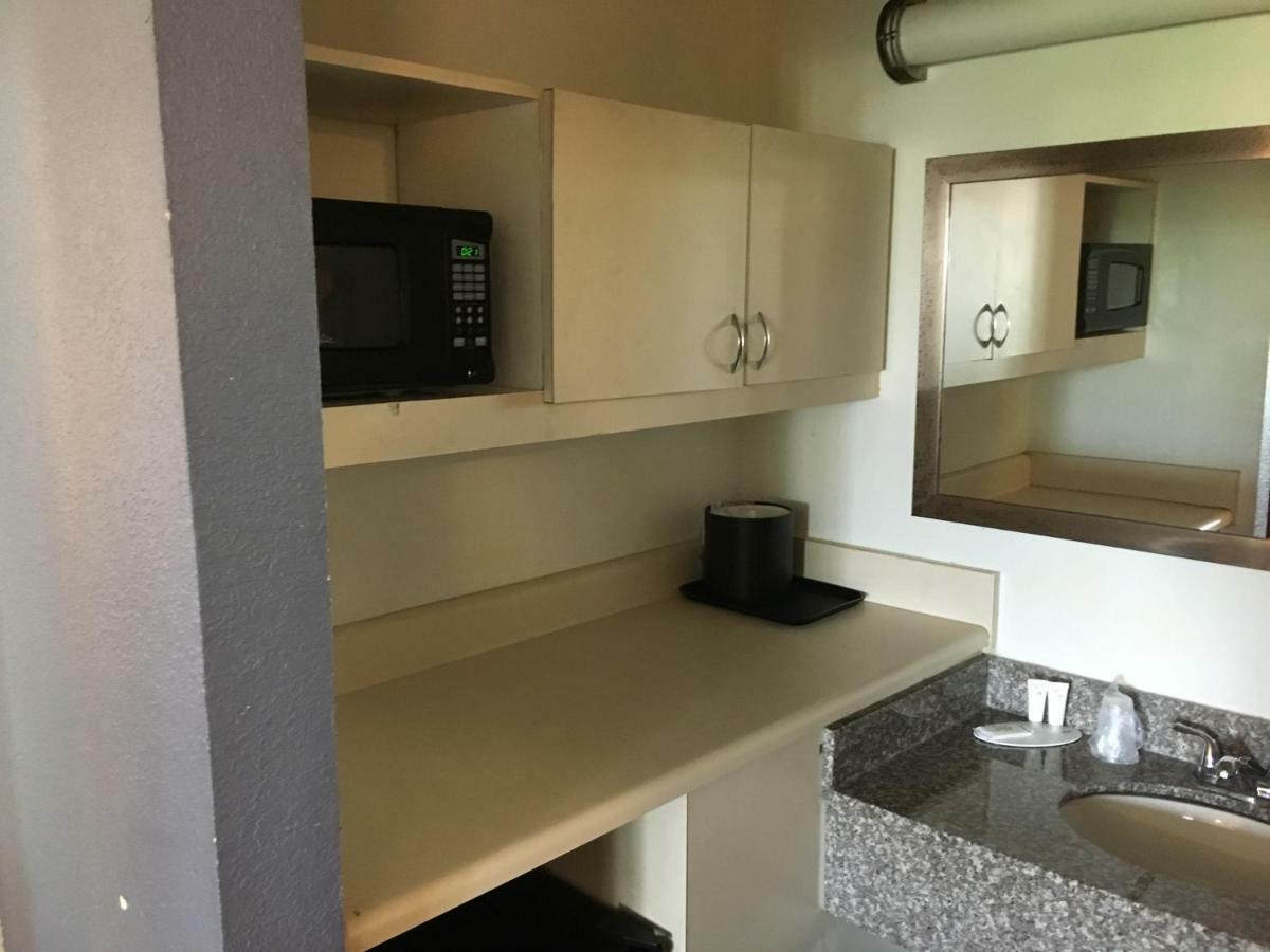 Days Inn&Suites Mobile Tillmans Corner Extérieur photo